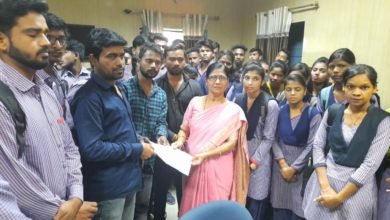 Photo of P G कालेज में सप्लीमेंट कॉपी की असंतोष जनक जांच के संबंध में प्राचार्य को सौपा ज्ञापन