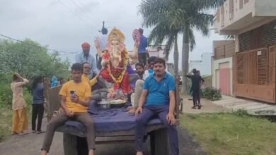 Photo of किसी ने उत्साह पूर्वक तो किसी ने नम आंखों से दी गणपति बप्पा को विदाई