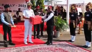Photo of संकल्प फाउंडेशन के संस्थापक पूर्व सैनिक निरंजन वैष्णव को नौसेना अध्यक्ष ने किया पुरस्कृत