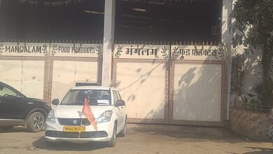 Photo of परिक्रमा दर्शनार्थी बनकर एक दर्जन गाड़ियों के इंकम टैक्स अधिकारियों ने डाली दबिश व्यापारियों में मचा हड़कंप