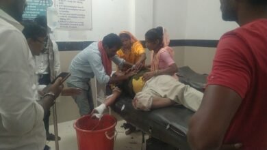 Photo of ऑटो बाइक हादसा एक की मौत एक गंभीर, फिर नहीं मिली एंबुलेंस निजी वाहन से रिफर हुआ मरीज