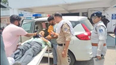 Photo of महिला पुलिस अधिकारी ममता तिवारी ने निभाया मानवता का फर्ज, घायल तड़पते व्यक्ति को समय पर पहुंचाया अस्पताल