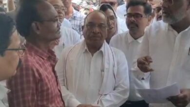 Photo of राजस्व कार्यालय के प्रकरणों में की जा रही अनियमित्ताओं को लेकर पिपरिया अधिवक्ता संघ का हल्ला बोल, कलेक्टर ने नाम सौंपा ज्ञापन