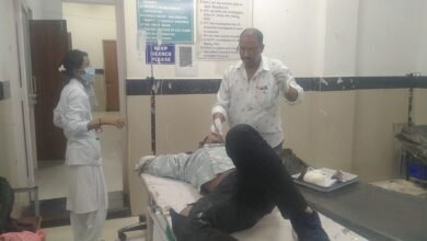 Photo of पिकअप वाहन से दुर्घटनाग्रस्त हुए बाइक सवार एक गंभीर
