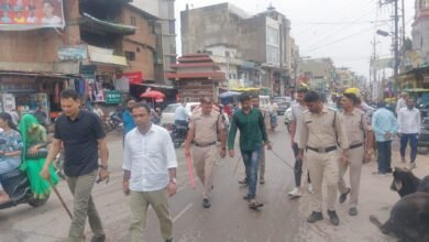 Photo of रवि विश्वकर्मा हत्याकांड में आजीवन सजायाफ्ता फरार आरोपी ओर ढाबे में फायरिंग करने वाले फरार आरोपी को इंदौर से पुलिस ने किया गिरफ्तार, निकाला जुलूस