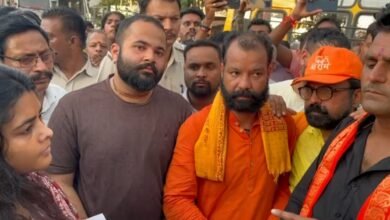 Photo of RSS कार्यकर्ता से मारपीट का मामला, ज्ञापन देने पहुंचे हिन्दू कार्यकर्त्ता, किया चक्काजाम