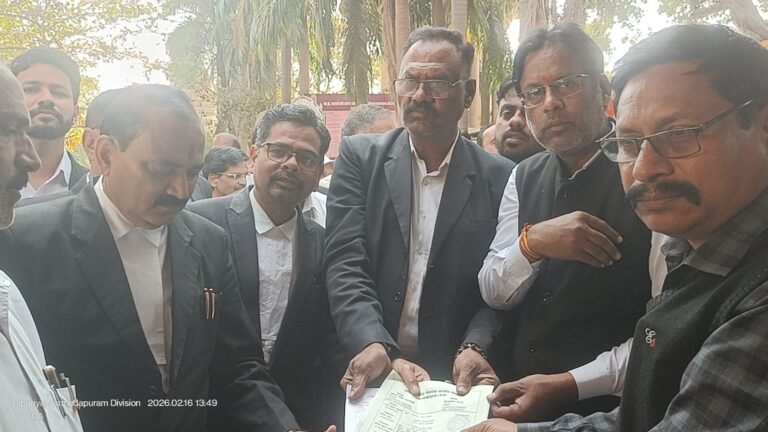 शिवपुरी में संजय सक्सेना की नृशंक हत्या,आक्रोशित अधिवक्ता संघ ने की कठोर सजा की मांग