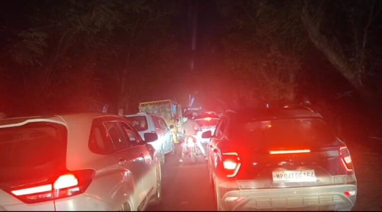 बनखेड़ी मेरीज गार्डन वालों की बड़ी लापरवाही घंटों जाम में फंसे रह वाहन, यातायात व्यवस्था पर उठे सवाल