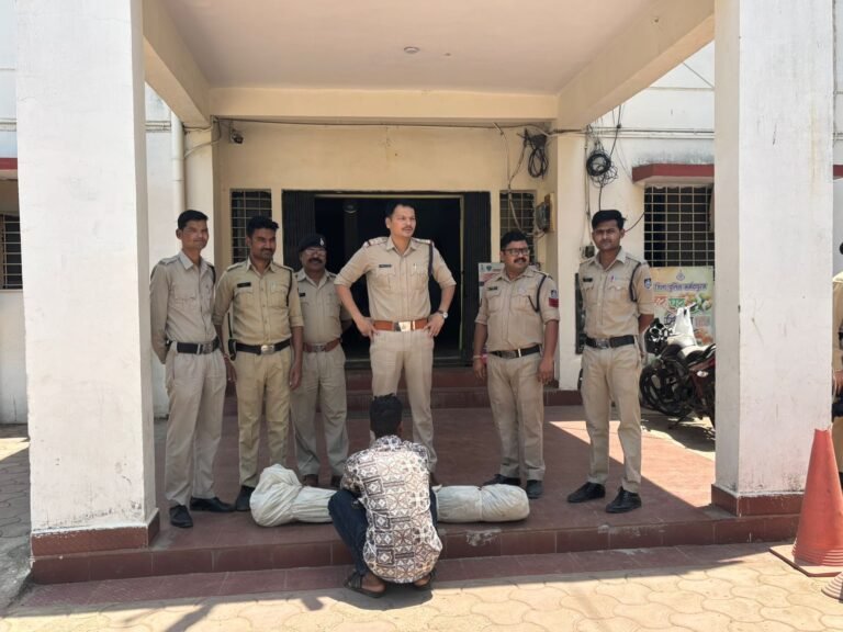 उटिया किशोर में गांजे की खेती का भंडाफोड़, 10.7 किलो अवैध गांजे सहित युवक गिरफ्तार