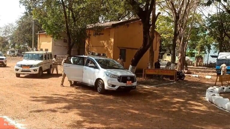 जिला पुलिस अधीक्षक साईं एस कृष्ण थोटा पहुंचे पिपरिया स्टेशन रोड थाना 