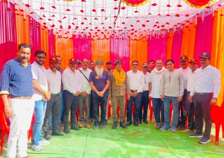 सेना से सेवानिवृत्त होकर लौटे सैनिक का पिपरिया में संकल्प फाउंडेशन एवं पूर्व सैनिकों ने किया भव्य स्वागत