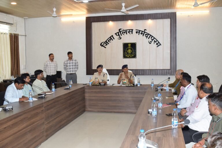 नर्मदापुरम में म्यूल अकाउंट्स पर सख्ती: बैंक अधिकारियों संग पुलिस की अहम बैठक