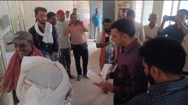 सोमेश मिश्रा के निर्देश पर बड़ी कार्रवाई: लोक सेवा केंद्र संचालक पर ₹5 हजार का जुर्माना  आरएफपी नियमों की अनदेखी पड़ी भारी, सुधार नहीं होने पर निविदा निरस्तीकरण की चेतावनी