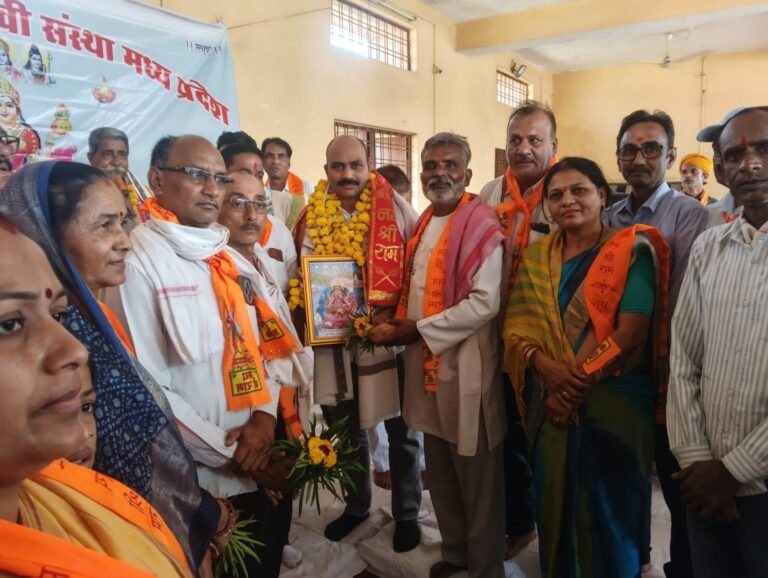 पिपरिया में नर्मदा सेवी संस्थाओं की बैठक में संकल्प फाउंडेशन के संस्थापक निरंजन वैष्णव के सम्मान पर व्यक्त किया गया गौरव