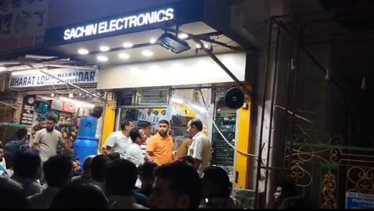 फिरौती नहीं दी तो दुकान के बाहर की फायरिंग, व्यापारी संघ में आक्रोश