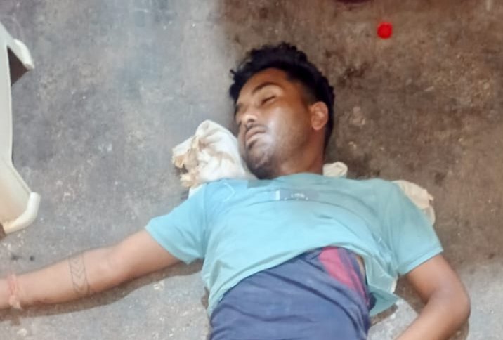 व्ही व्ही गिरी वार्ड मे महिला के घर मिला 22 वर्षीय युवक का संदिग्ध शव क्षेत्र में फैली सनसनी प्रेम प्रसंग का हो सकता है मामला