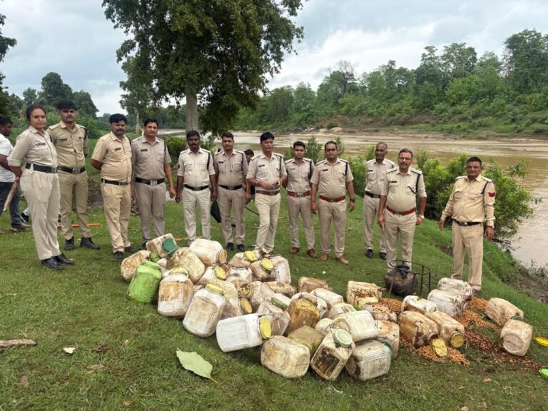 नागद्वारी मेले से पहले आबकारी विभाग की बड़ी कार्रवाई, 750 किलो महुआ लाहन व 53 लीटर कच्ची शराब जब्त