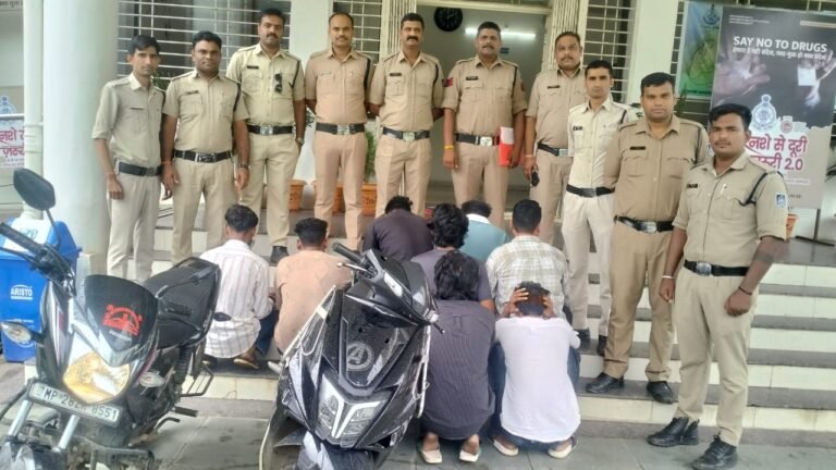कालिका नगर में अवैध जुआ फड़ पर पुलिस की दबिश, 9 जुआरी गिरफ्तार