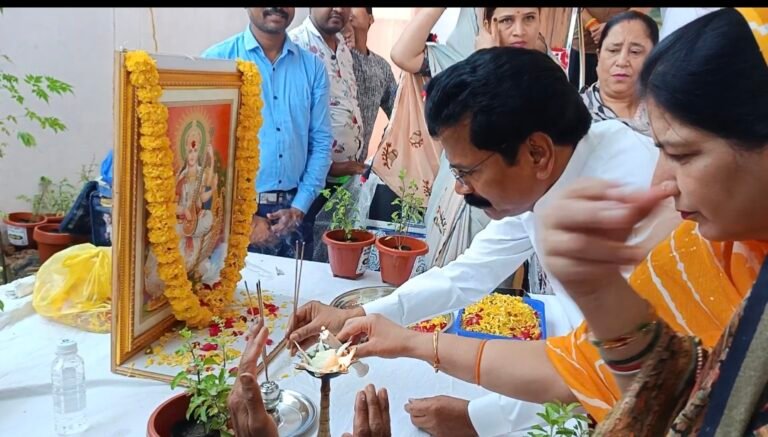 अमृत हरित महाभियान के तहत नगरपालिका ने लगाए 1100 पौधे, पत्रकारों पर पार्षद की टिप्पणी से कार्यक्रम में बढ़ा विवाद