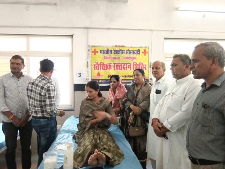 सेवा संकल्प अभियान के तहत पिपरिया अस्पताल में रक्तदान शिविर जनप्रतिनिधियो ने किया रक्तदान