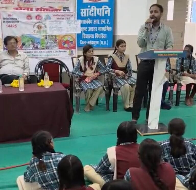 उमंग दिवस पर संदीपनि स्कूल मे किशोर स्वास्थ्य एवं मानसिक जागरूकता का BMO राजकुमार पटेल ने दिया संदेश