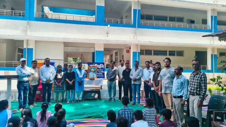 गांधी-शास्त्री जयंती पर स्वच्छता का संदेश, विद्यार्थियों ने चलाया सफाई अभियान