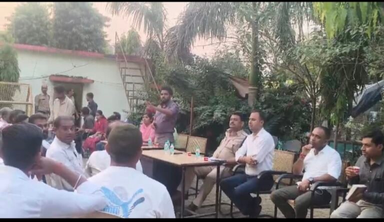 हार्वेस्टर संचालकों की बैठक में सुरक्षा मानकों के पालन के निर्देश